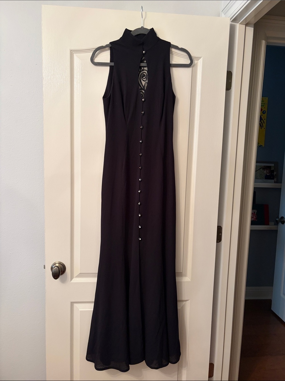 Elegant Sleeveless Maxi Dress with Front Buttons - Black